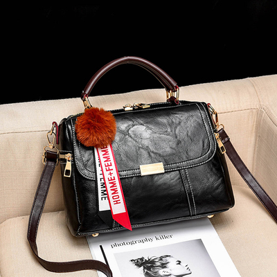 รูปภาพที่1 ของสินค้า : กระเป๋าหนังแฟชั่น กระเป๋าสะพายผู้หญิง กระเป๋าถือ กระเป๋าหนัง (พร้อมส่งสีดำ)